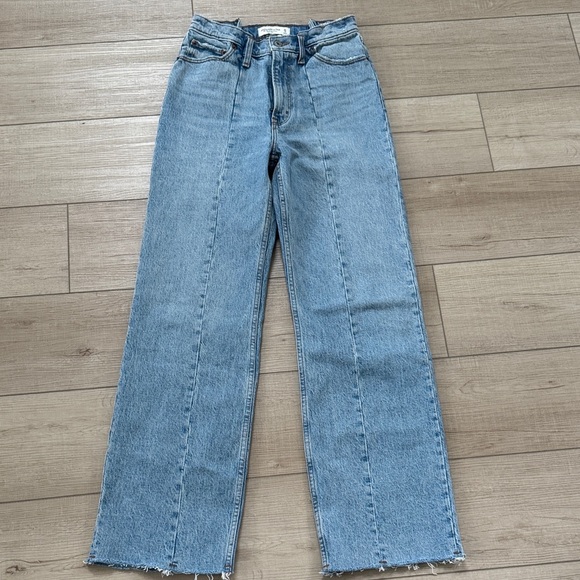 Abercrombie & Fitch Denim - Abercrombie & Fitch 90’s relaxed high rise Jean size 25 NWT